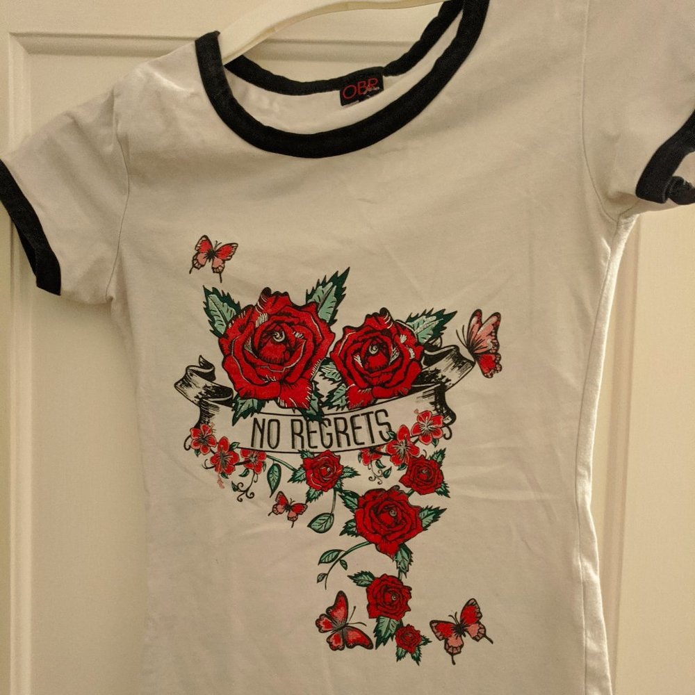 White Graphic 90's Y2K Rose 'No Regrets' T-shirt